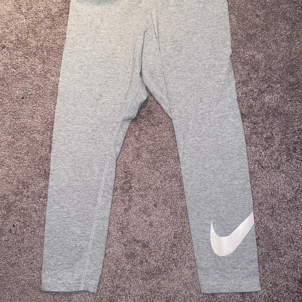 Nike cropped leggings - Picture 2 of 3